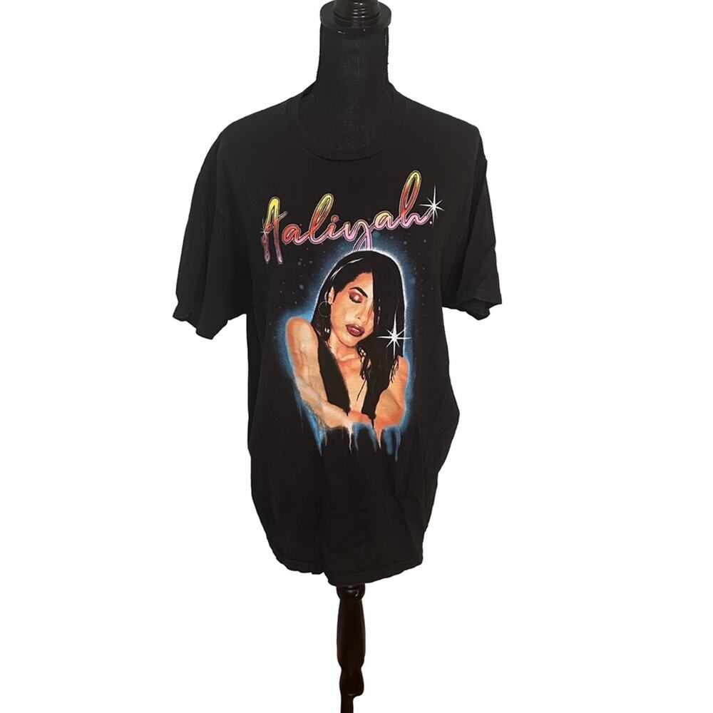Aaliyah Graphic Short Sleeve T-Shirt – Size L